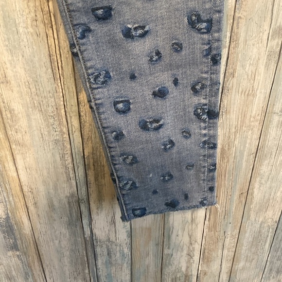 AQUA | Blue Leopard embroidered Skinny Jeans With Raw Hem | 27 - Picture 11 of 14